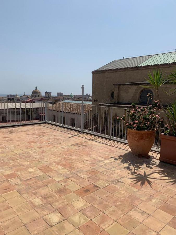 La Casa Nel Cuore Della Citta Nápoles Exterior foto