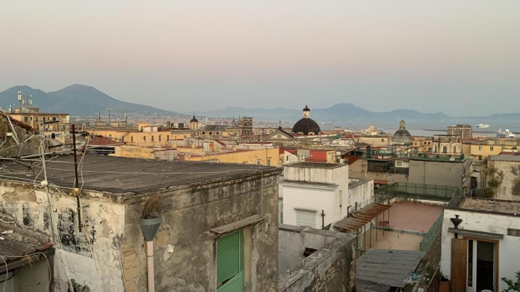 La Casa Nel Cuore Della Citta Nápoles Exterior foto
